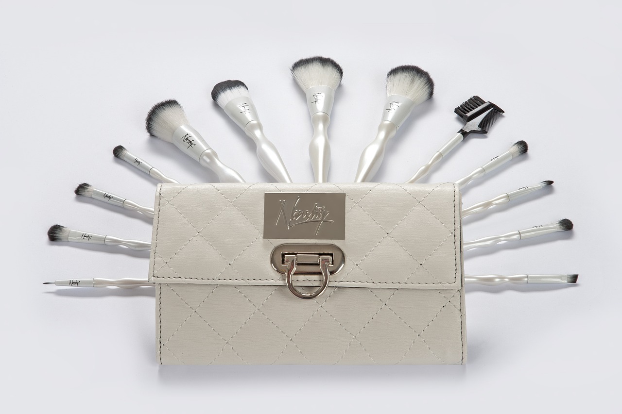 cleaning makeup brushes